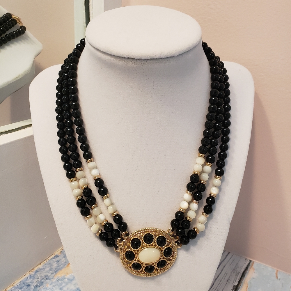 Vintage Beaded Necklace